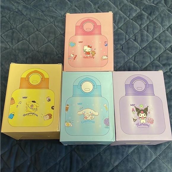 Pompomurin water bottle - Picture 5 of 7